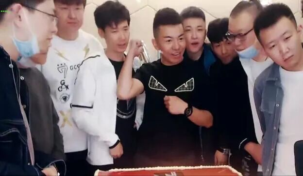 曾开价5000万续约YY，舞帝利哥首爆卖掉公会价格，仅仅卖了1900万(图5)