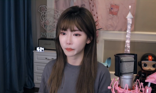 周淑怡二台主播致歉，对不起前男友和周姐，回应网上爆料有真有假(图1)