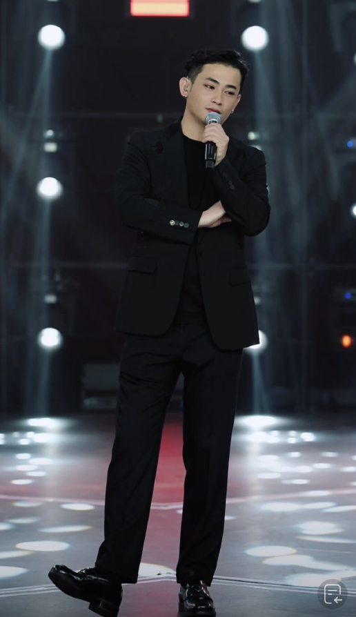 吴迪抖音首秀40万人，放弃ks3000万账号！老利爆料阿哲五月首秀(图3)