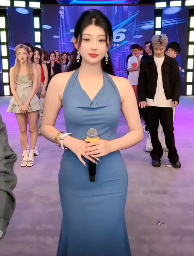 被说像男主“裤衩哥”，陈泽无奈回应！牌牌琦“吐槽”小伊伊穿的像御厨(图4)