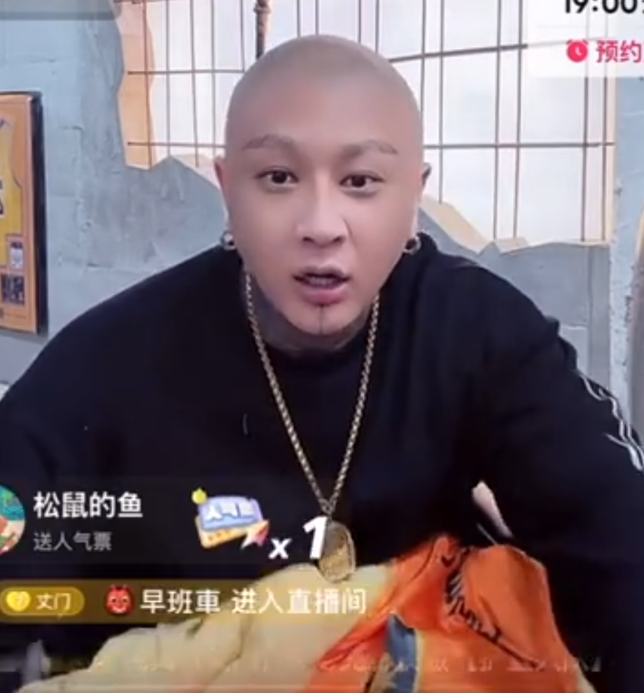 方丈回应停播原因，走路崴脚了?吴迪生日收大礼！柚子君直播送祝福(图2)