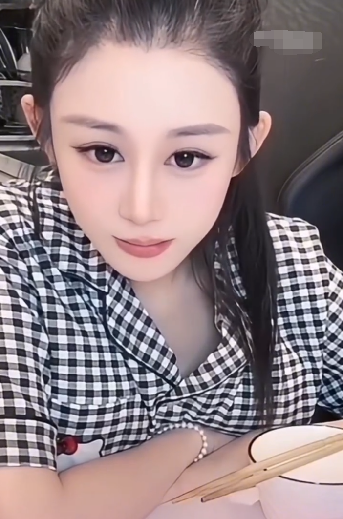 刘二狗前妻刘刘宣布怀孕，老公想要！天佑自曝某人能让自己解封露脸直播？(图2)