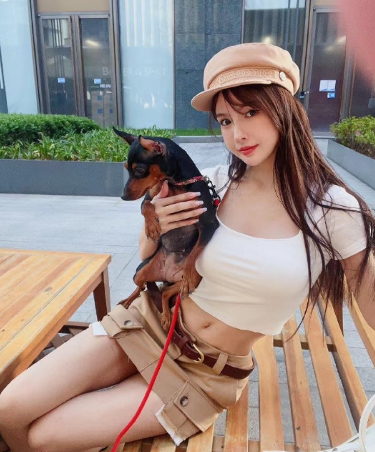 千元订制68元卖不动,女主播收入暴跌,还被同行嘲讽“麦片”主播(图2)