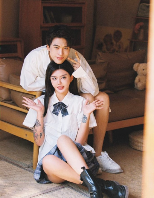 韩安冉自嘲“四婚四离”离谱，称有“旺夫体质”，王小源与刘大美同样被yy平台起诉？(图3)