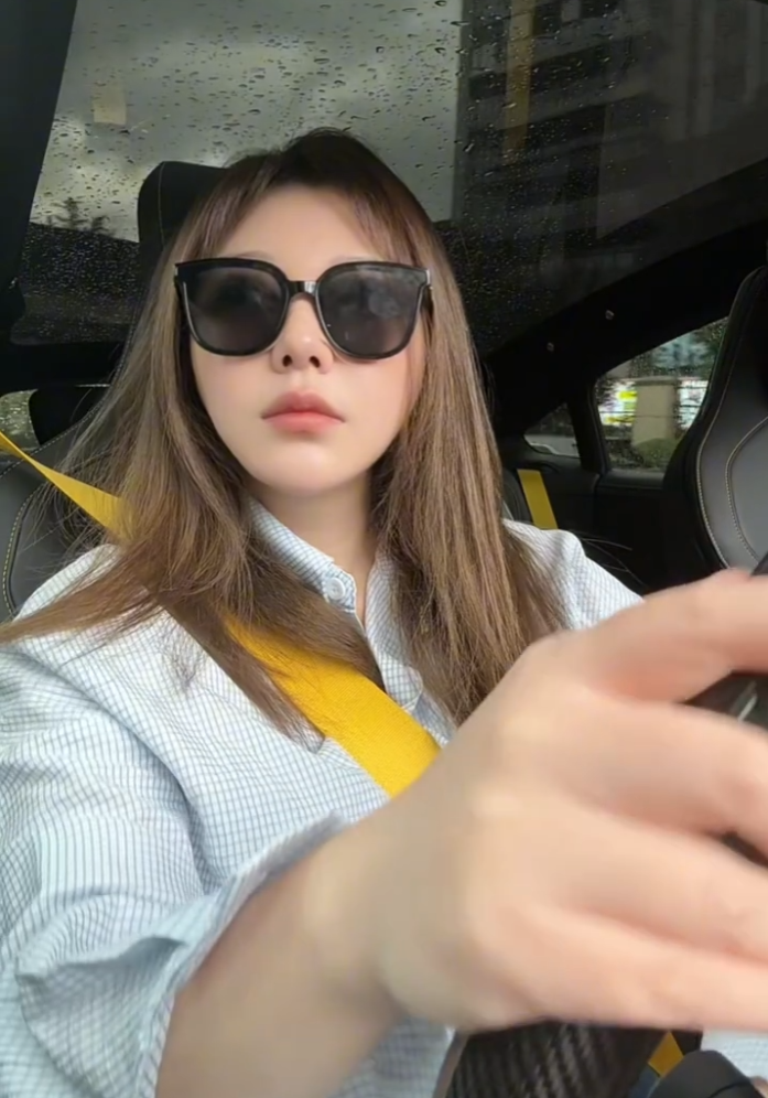 刘飞儿发文后悔整容？十年心结一朝解，坦言后悔没早去做鼻子(图7)