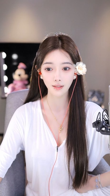 芮甜甜辟谣“无别墅”,近期将移居香港?小U哈即将签约哲领,阿哲爆签约日期(图2)