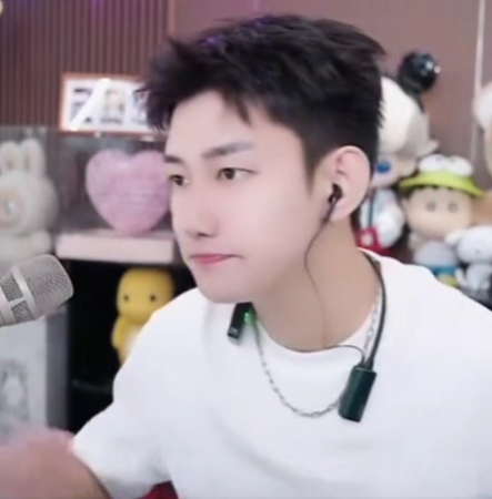 芮甜甜辟谣“无别墅”,近期将移居香港?小U哈即将签约哲领,阿哲爆签约日期(图5)