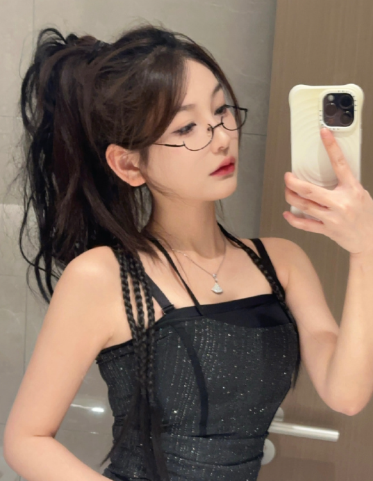 30岁被嘲“老女人”了?女主播破防怒怼:80岁点男模也看不上你(图1)