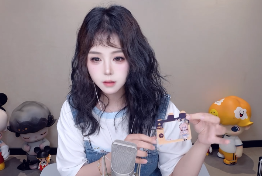 “斗鱼五姐”纳豆回归，出走四年混得不好？斗鱼开始召回计划了？(图7)