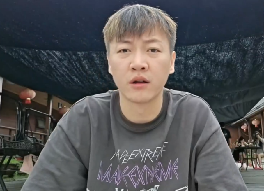 美女主播被惩罚睡鸡窝，不遵守直播游戏规则，当场破防转身就走(图7)