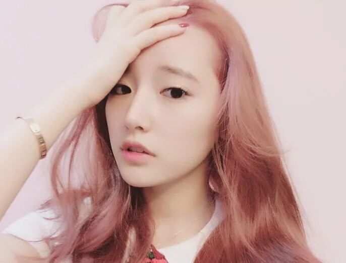 ​女网红傲娇美自曝，只有嘴巴没整过！私人飞机出游，囧囧丸晒神豪生活(图4)