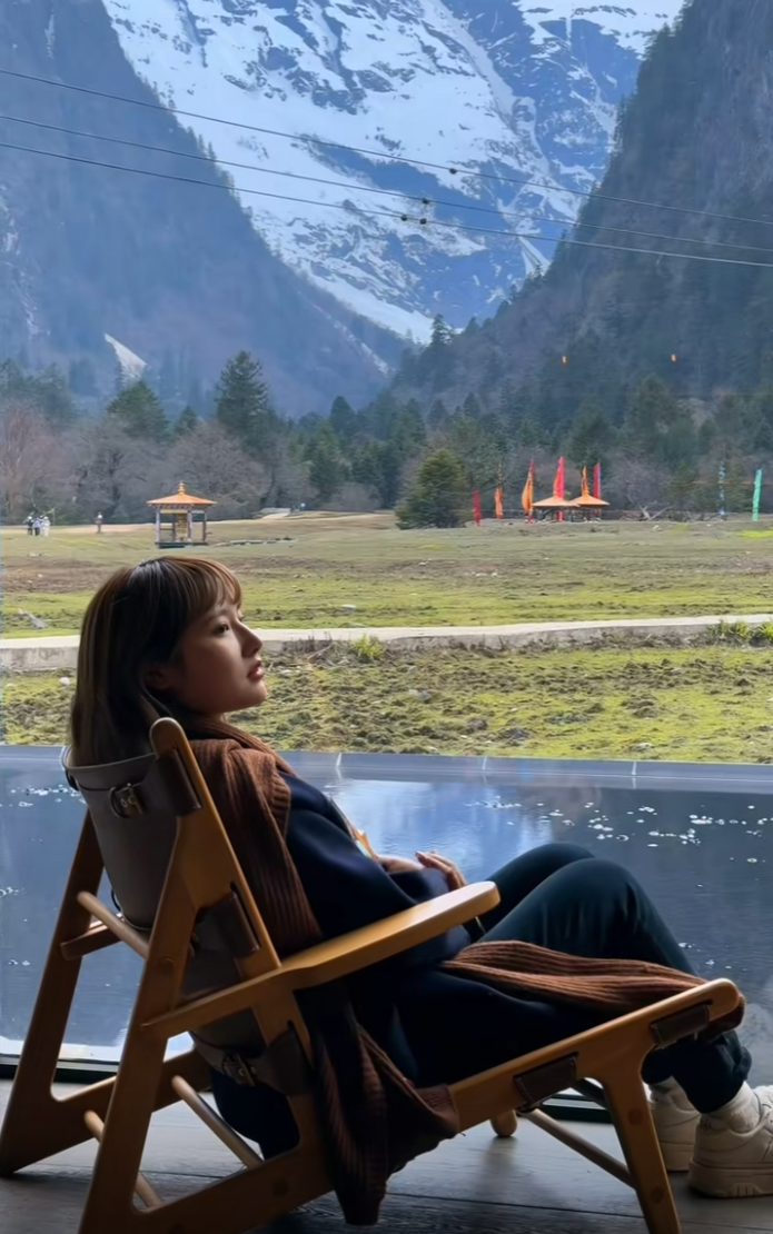 ​女网红傲娇美自曝，只有嘴巴没整过！私人飞机出游，囧囧丸晒神豪生活(图5)