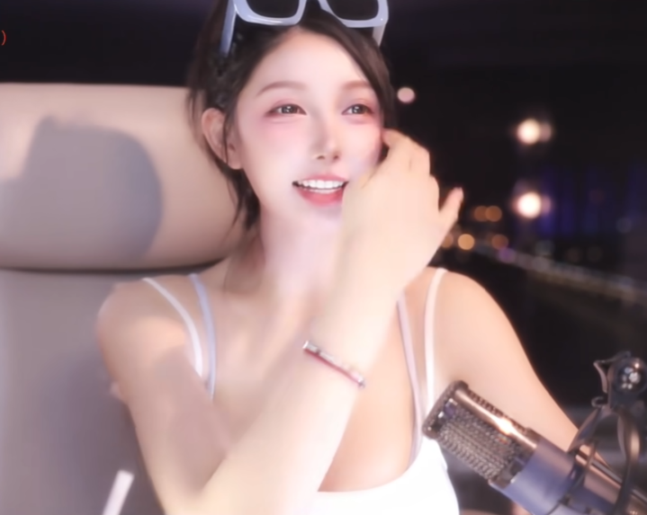 都是馋我的身子，米娜坦言这辈子不结婚，赚够500万就退休！(图1)