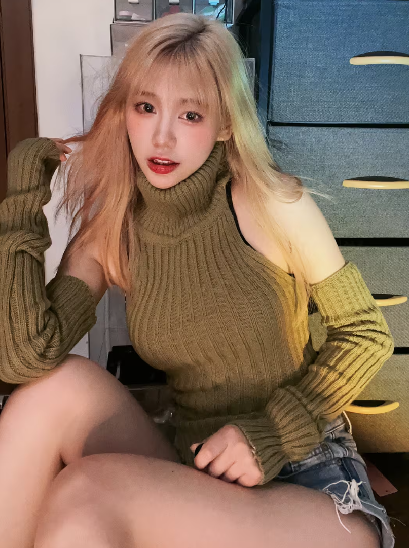 我就是擦边怎么了，女网红转型上岸遭网暴，回应没立人设没找正主(图1)