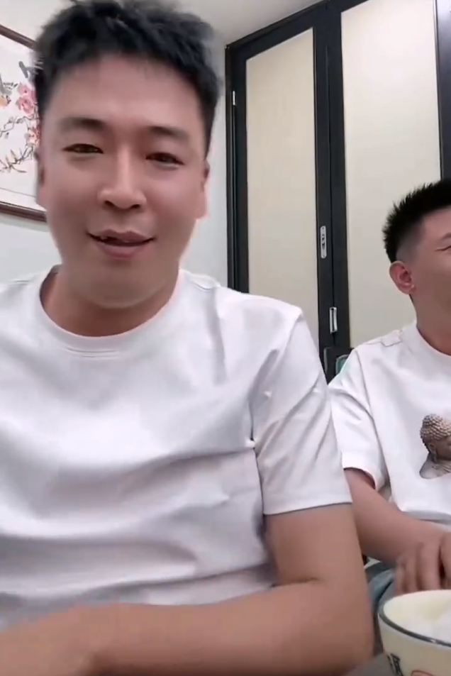 刘一手骂仙洋心理有个疙瘩，讽祁天道瞧不起他，刘二狗举报一哥，账号TA封禁30天(图3)