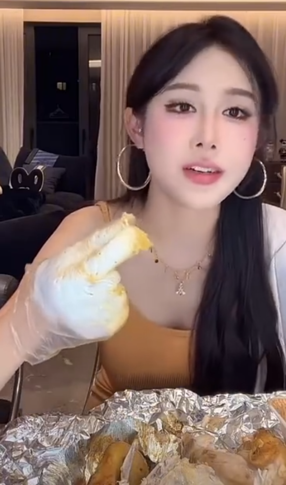 李嘉欣怒怼粉丝：我的成功不靠男人，刘二狗开始重视八卦主播了！(图5)