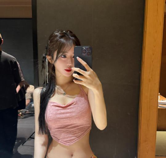 领口太低违规扣分，呆妹儿“威胁”超管，把我逼走了你别后悔！(图1)