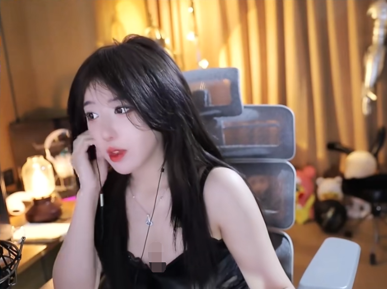 领口太低违规扣分，呆妹儿“威胁”超管，把我逼走了你别后悔！(图2)