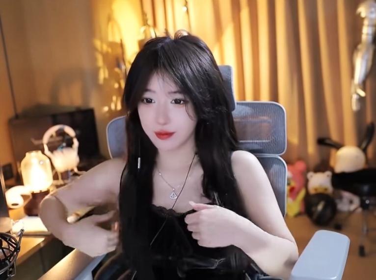 领口太低违规扣分，呆妹儿“威胁”超管，把我逼走了你别后悔！(图3)