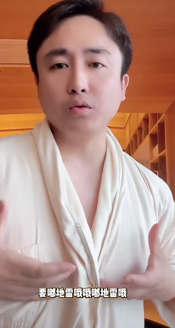 散打哥怒斥妻子隆胸计划：不知羞耻！王小义怒撕昔日兄弟吴迪(图2)