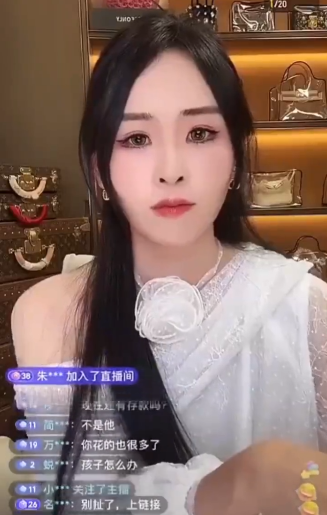 散打哥怒斥妻子隆胸计划：不知羞耻！王小义怒撕昔日兄弟吴迪(图3)