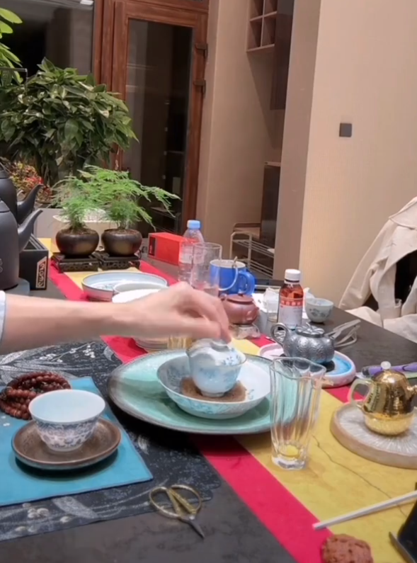 天佑感慨封杀后“人走茶凉”,小洲迪拜之行结束即将开播!(图3)