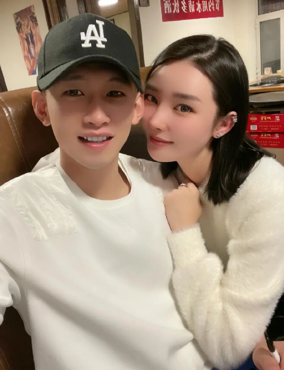 陈静莹全款拿下奔驰大G,离开天佑活得潇洒,回应分手另有内情(图1)