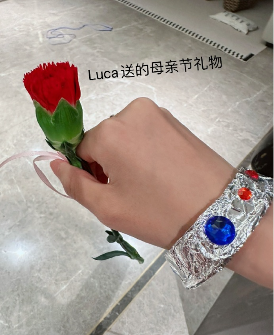 陈静莹全款拿下奔驰大G,离开天佑活得潇洒,回应分手另有内情(图2)