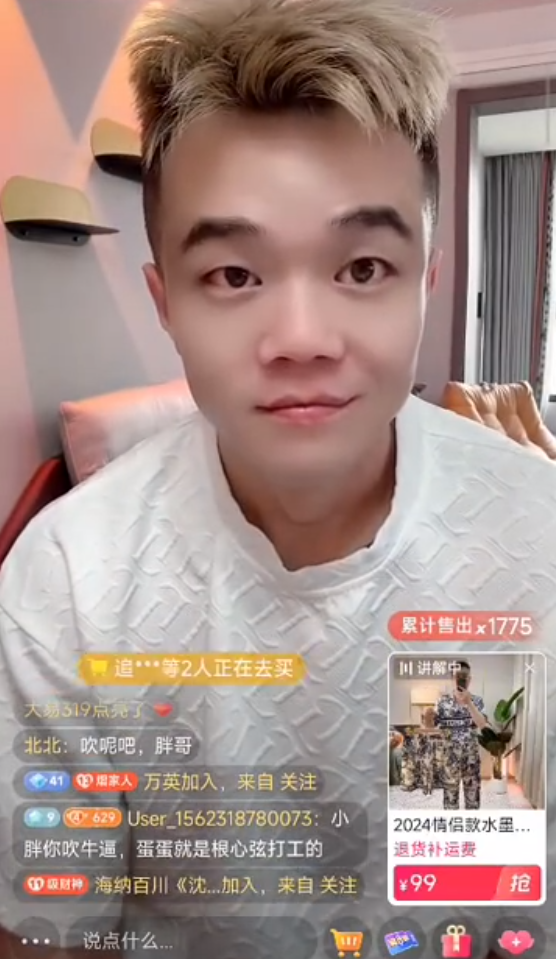 养狗雇两个阿姨，小胖爆辛选蛋蛋奢华生活，散打哥：网红的话只能信20%(图2)