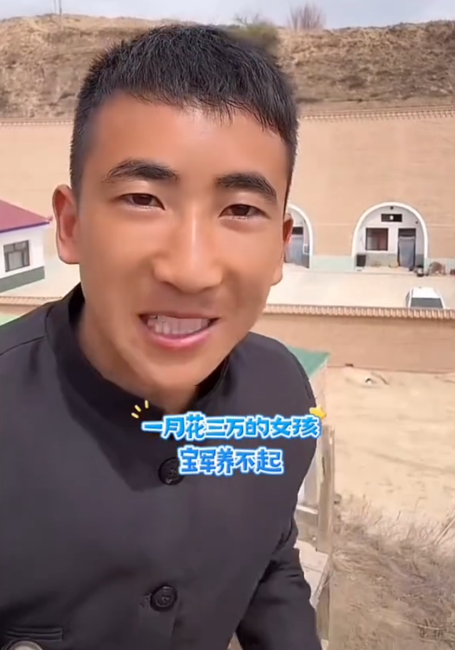 养狗雇两个阿姨，小胖爆辛选蛋蛋奢华生活，散打哥：网红的话只能信20%(图6)