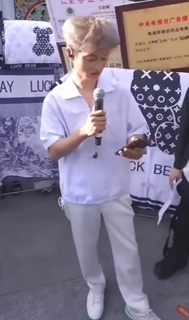 小黄车被封，祁天道痛斥对ks官方失望，周周小可爱结婚邀请100桌粉丝(图1)