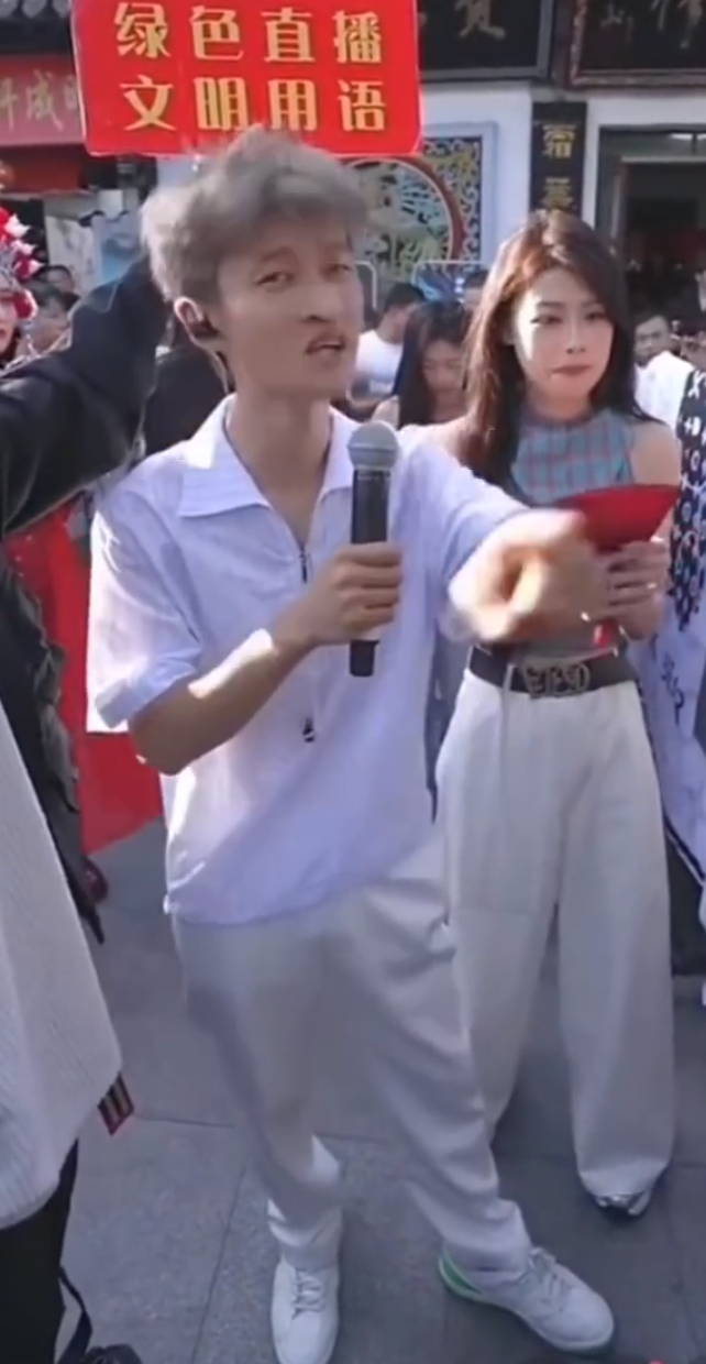 小黄车被封，祁天道痛斥对ks官方失望，周周小可爱结婚邀请100桌粉丝(图3)