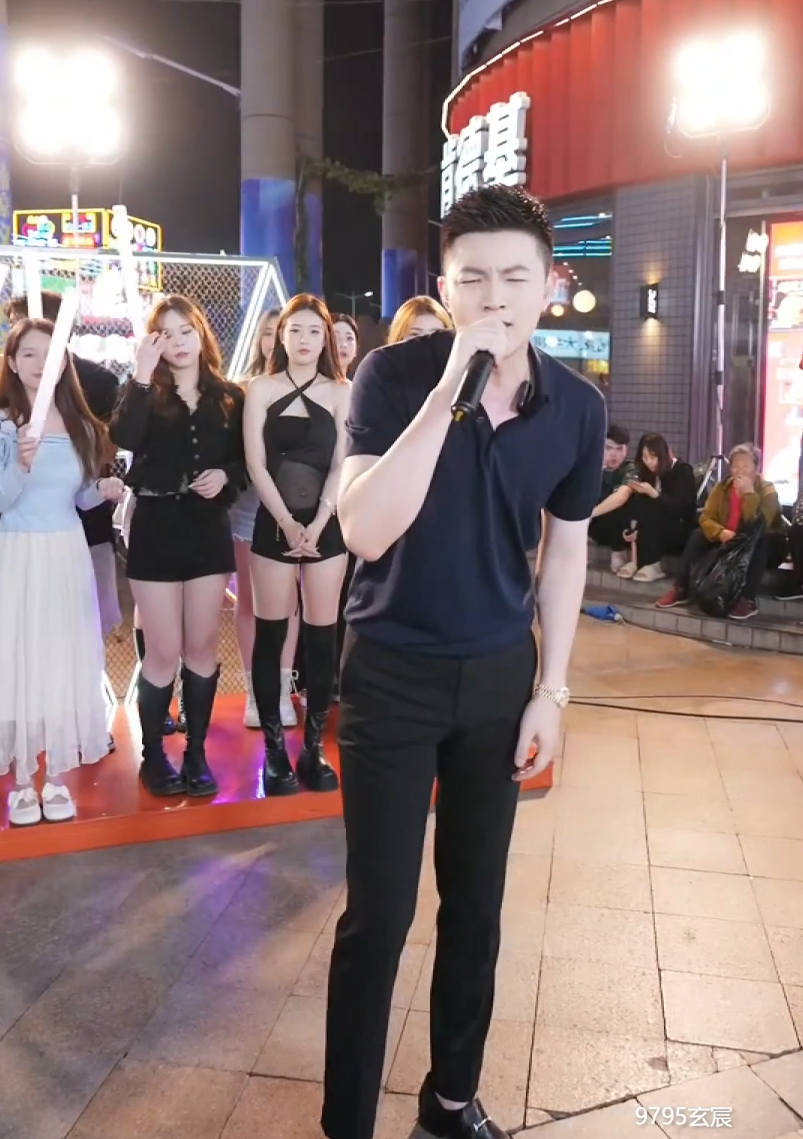 玄律带众美女主播开启路演，天佑点评辛巴聪是明人，聊谁不踩人(图1)