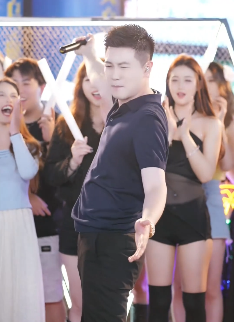 玄律带众美女主播开启路演，天佑点评辛巴聪是明人，聊谁不踩人(图3)