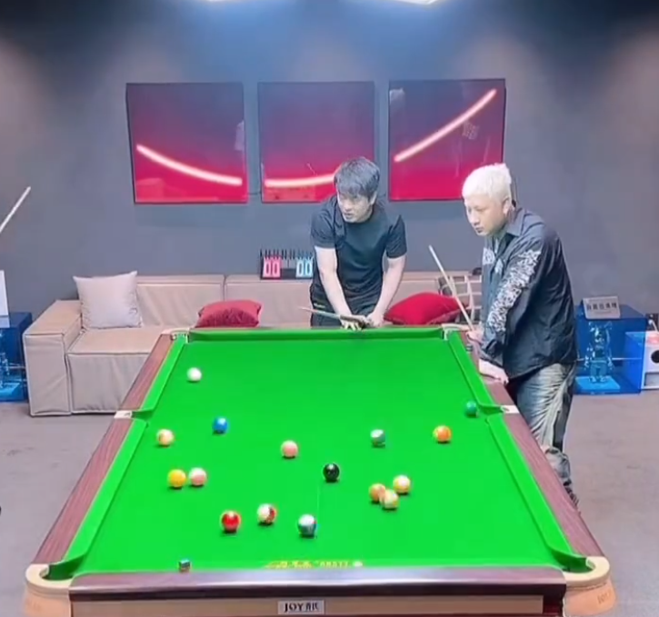 玄律带众美女主播开启路演，天佑点评辛巴聪是明人，聊谁不踩人(图5)