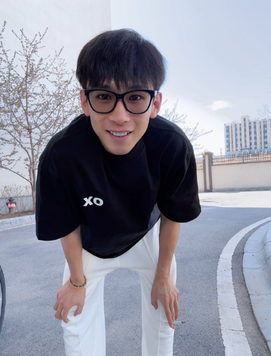 玄律带众美女主播开启路演，天佑点评辛巴聪是明人，聊谁不踩人(图6)