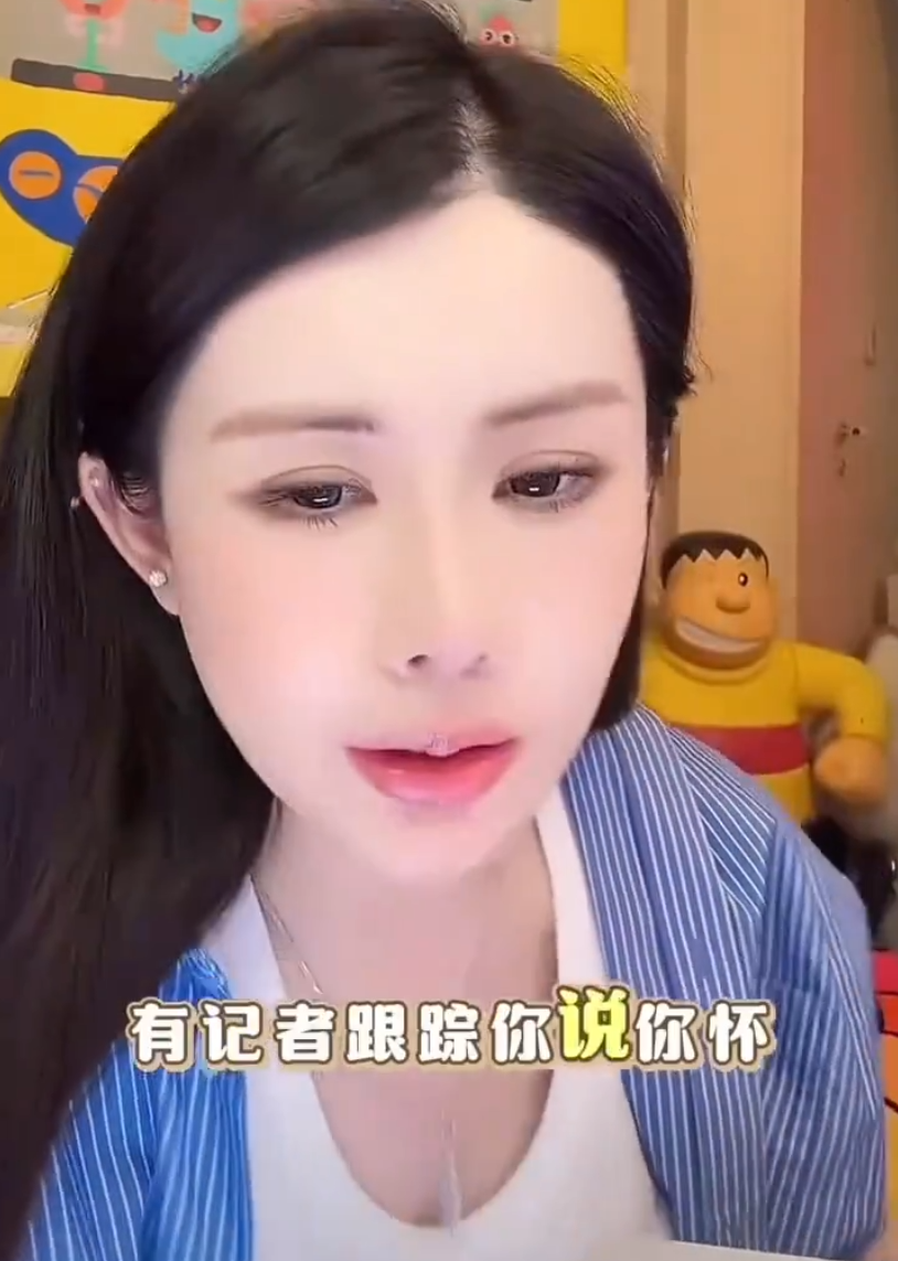 韦雪被曝怀第四胎？直播霸气否认，天佑讲述当年走红的原因(图1)