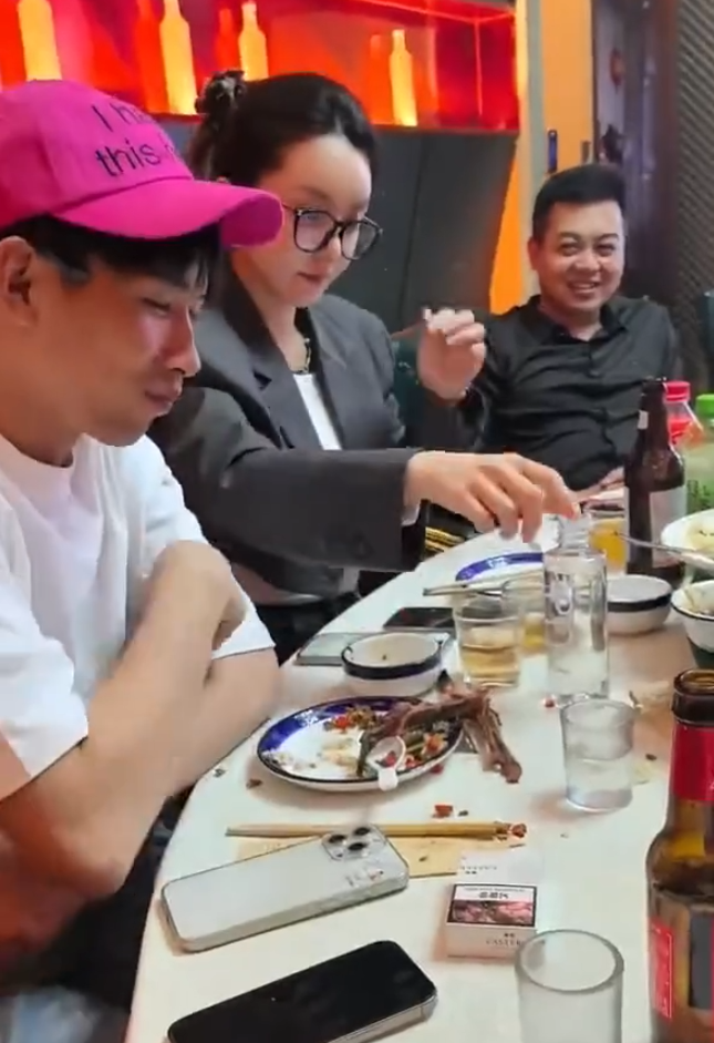 韦雪被曝怀第四胎？直播霸气否认，天佑讲述当年走红的原因(图5)