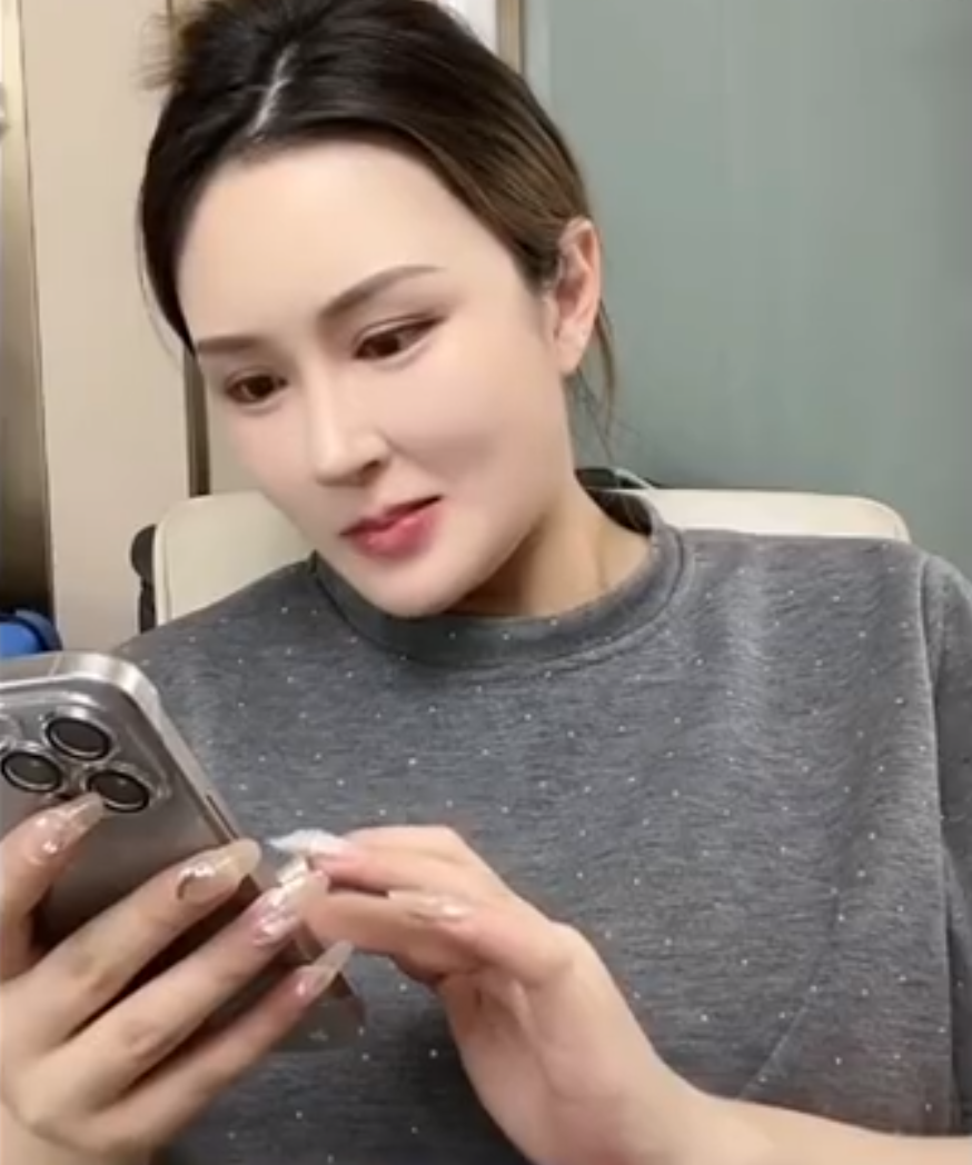 殷世航自曝国外每月开销40万，在富人区被骚扰！小胖分析猫妹妹干不过辛巴(图4)