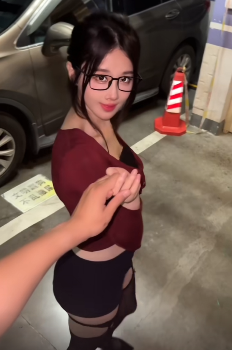 与外卖小哥合拍摸脸视频,网友直呼力哥回归,轩子巨2兔回应否认(图4)