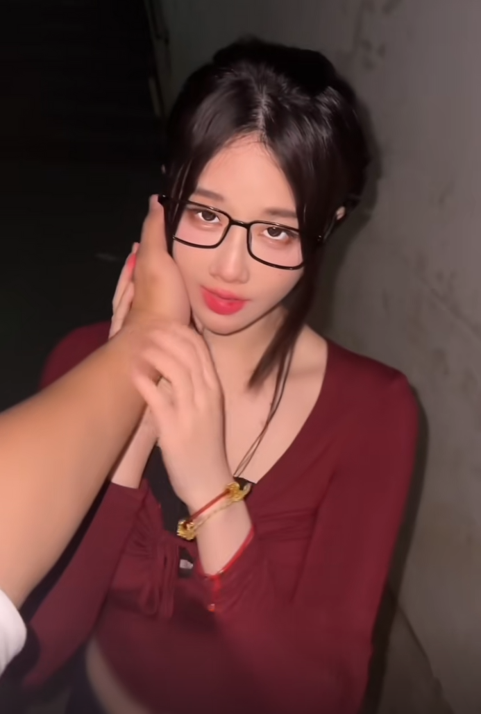 与外卖小哥合拍摸脸视频,网友直呼力哥回归,轩子巨2兔回应否认(图5)