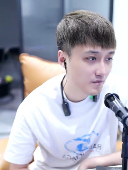 回归单身！女神豪朦朦与百万锹分手？阿哲或留在YY继续直播？(图4)