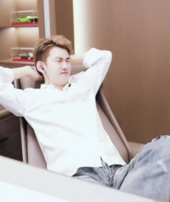 玄律发函质疑被区别对待，与阿哲闹矛盾后，公会纵容主播攻击自己(图1)