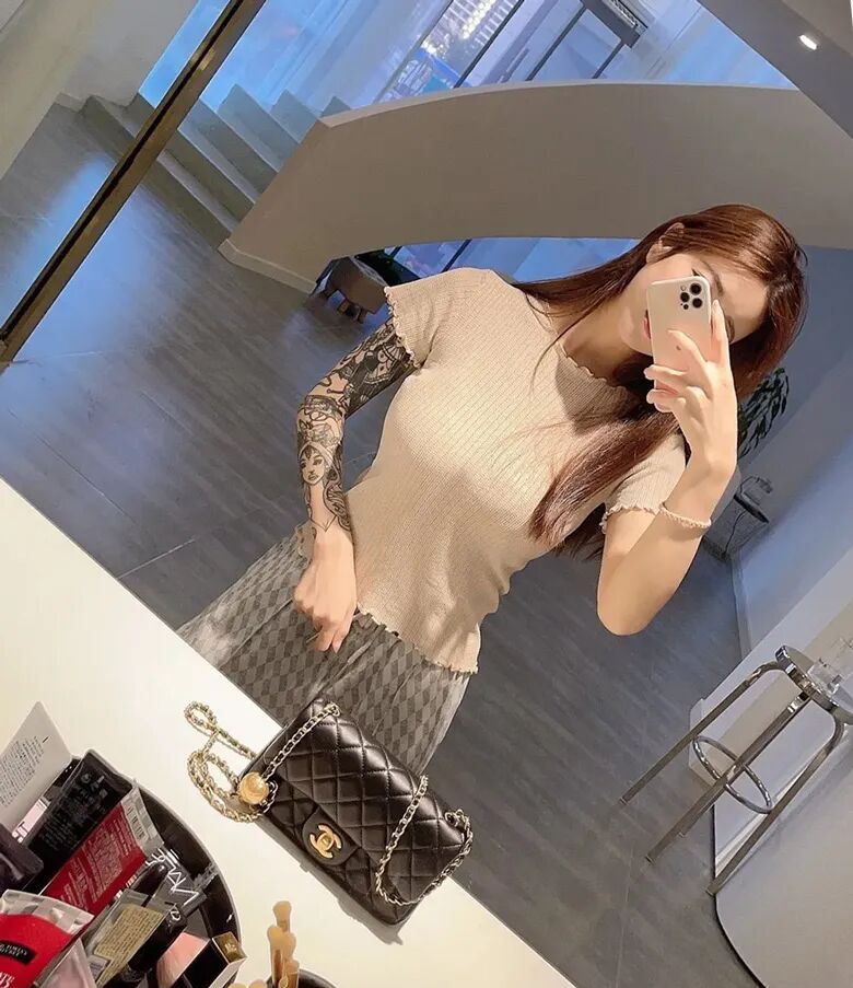 有纹身还抽烟喝酒，美女主播专场前男友，分手因被他妈妈嫌弃(图6)