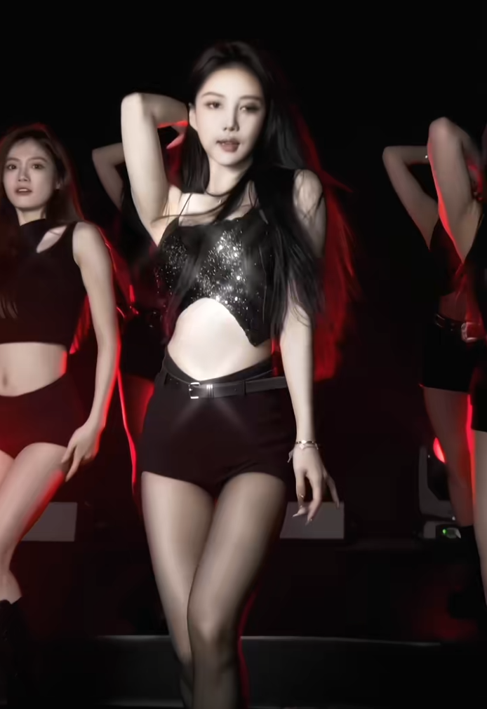 唱得真好听还是跳舞吧!女主播王雨檬开口唱歌,直接唱走了上千人(图1)