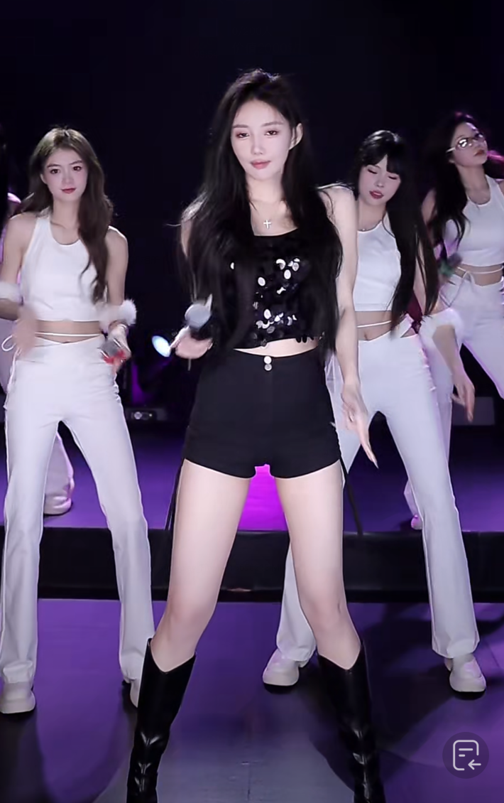 唱得真好听还是跳舞吧!女主播王雨檬开口唱歌,直接唱走了上千人(图2)