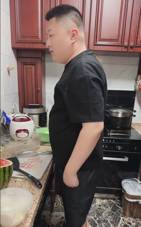 小洲520下厨，秀恩爱给温暖做饭，芮甜甜在迪拜拥有大别墅？(图4)