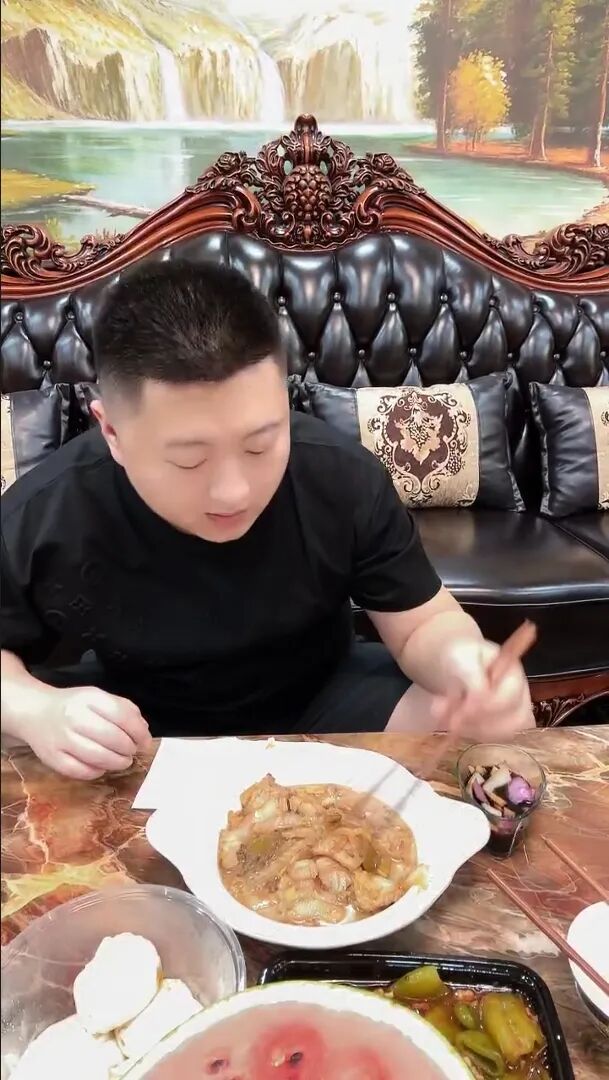 小洲520下厨，秀恩爱给温暖做饭，芮甜甜在迪拜拥有大别墅？(图5)
