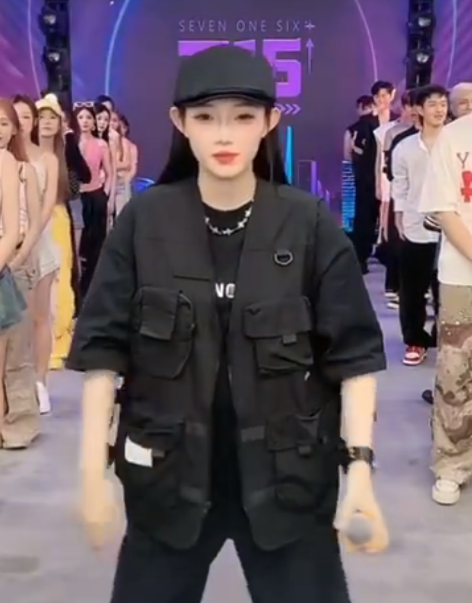 牌牌琦批雅儿娇妹团播不化妆，粉丝提醒小炸串花百万作风有问题？(图1)