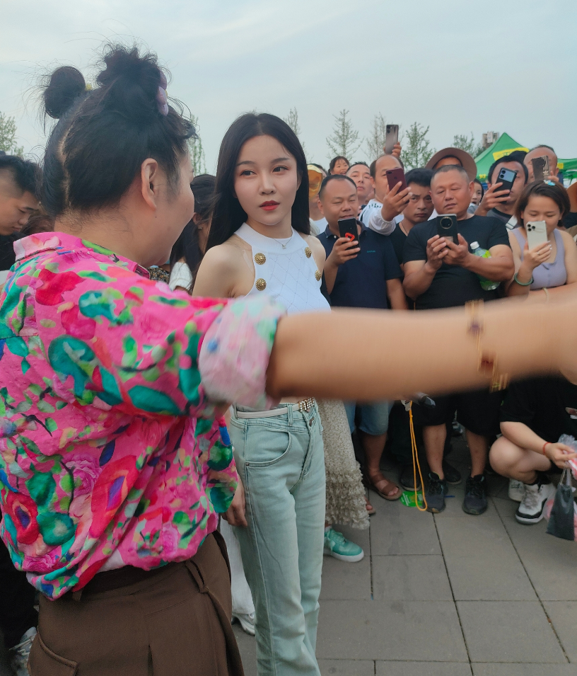 我绝对没有那么丑!惠子第三视角照片刷屏,感觉自己被“霸凌”了(图5)